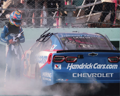 Autographed 8x10 photo of Kyle Larson celebrating his 2025 Homestead race win while holding the checkered flag beside the #5 Hendrick Racing Chevrolet. A great gift for NASCAR collectors and fans of Larson’s victories, and we are always here to help with any questions.